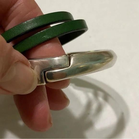 Unique Green Leather strap wrap bracelet metallic U shape magnetic closure - Picture 5 of 10